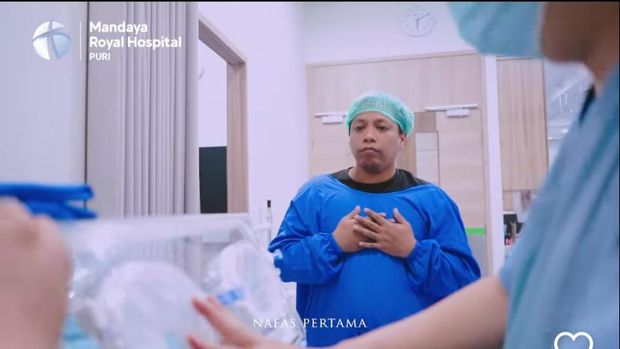 Momen Indah Permatasari Melahirkan Momen Indah Permatasari Melahirkan