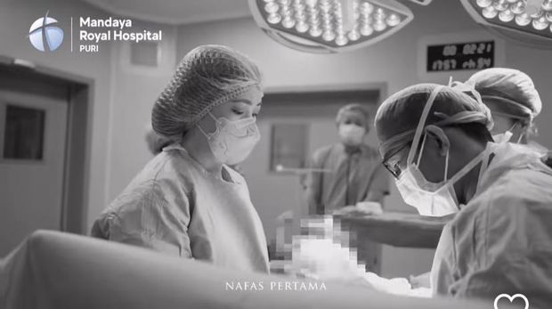 Momen Indah Permatasari Melahirkan Momen Indah Permatasari Melahirkan
