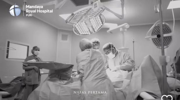 Momen Indah Permatasari Melahirkan Momen Indah Permatasari Melahirkan