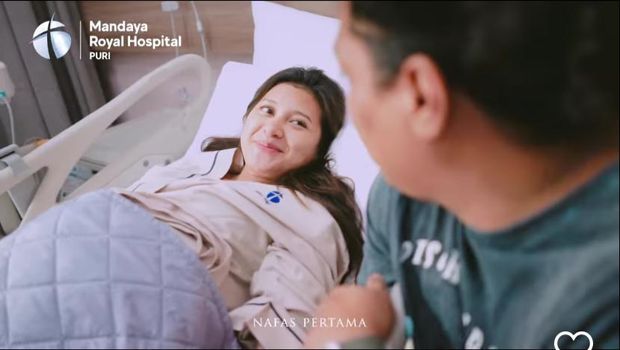 Momen Indah Permatasari Melahirkan Momen Indah Permatasari Melahirkan