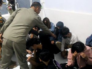 Satpol PP Parepare Tangkap 15 PSK-2 Muncikari Terkait Prostitusi Online Satpol PP Parepare Tangkap 15 PSK-2 Muncikari Terkait Prostitusi Online
