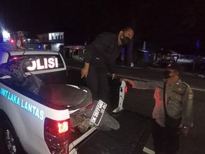 Berjalan Mundur, Truk di Tabanan Tabrak Mobil Jazz dan Lindas Motor Berjalan Mundur, Truk di Tabanan Tabrak Mobil Jazz dan Lindas Motor