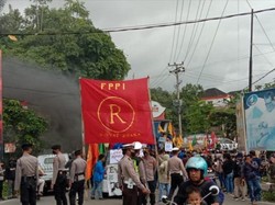 Tolak Kenaikan BBM, Ratusan Mahasiswa di Mamuju Demo Duduki SPBU