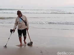 Cerita Pencari Harta Karun di Pantai Pangandaran