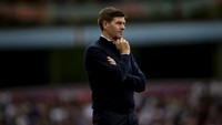 Manajer Villa, Steven Gerrard, lantas mengkritik penggunaan VAR yang tidak maksimal selepas duel kontra Man City. (Foto: Aston Villa FC via Getty Images/Neville Williams)