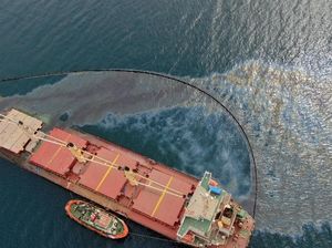 Tanker Pengangkut BBM Tenggelam, Minyak Tumpah Hajar Resor di Filipina Tanker Pengangkut BBM Tenggelam, Minyak Tumpah Hajar Resor di Filipina