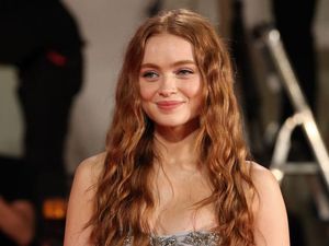 Sadie Sink Curhat soal Adegan Ciuman Pertama di Stranger Things