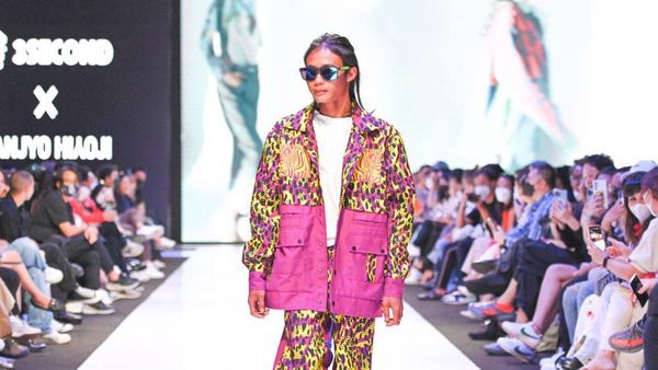 7 Aksi Bonge di Catwalk JF3 2022, Nyentrik Pakai Animal Print