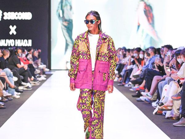 7 Aksi Bonge di Catwalk JF3 2022, Nyentrik Pakai Animal Print