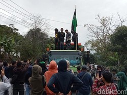 Mahasiswa Palopo Demo Tutup Jalan Trans Sulawesi, Lalin Sempat Macet 10 Km