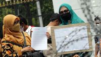 Aksi Forum Guru Geruduk DPR, Tuntut Revisi RUU Sisdiknas