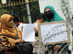 Aksi Forum Guru Geruduk DPR, Tuntut Revisi RUU Sisdiknas