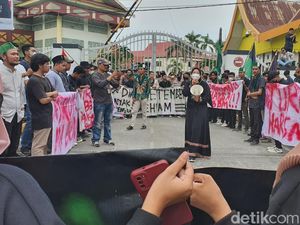 Harga BBM Naik, Banyak Orderan Sopir Truk di Pekanbaru Batal