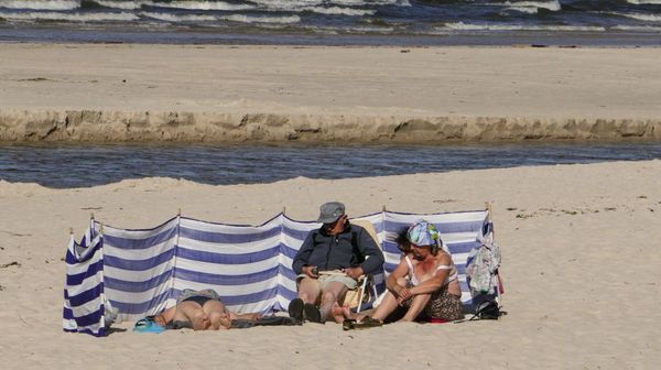 Begini Cara Mengakhiri Musim Panas di Polandia, Rebahan-Sepedaan