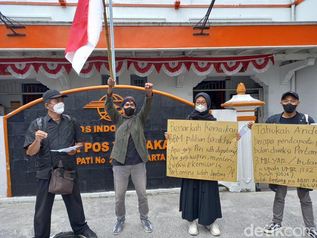 Protes Harga BBM Naik, Aktivis di Jogja Surati Megawati dan Iwan Fals Protes Harga BBM Naik, Aktivis di Jogja Surati Megawati dan Iwan Fals