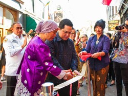 Andre Rosiade Dampingi Erick Thohir Resmikan Warung Padang di Belanda