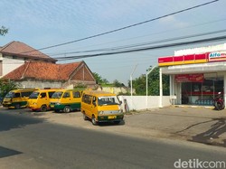 Sopir Angkot di Majalengka Mogok Massal Imbas Harga BBM Naik