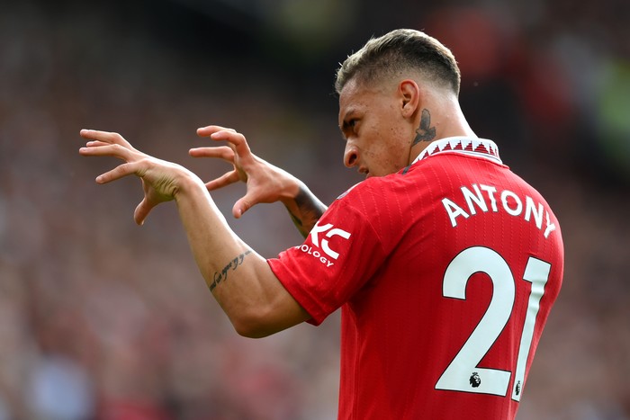 MANCHESTER, ENGLAND - SEPTEMBER 04: Antony of Manchester United celebrates after scoring their sides first goal during the Premier League match between Manchester United and Arsenal FC at Old Trafford on September 04, 2022 in Manchester, England. (Photo by Shaun Botterill/Getty Images)
