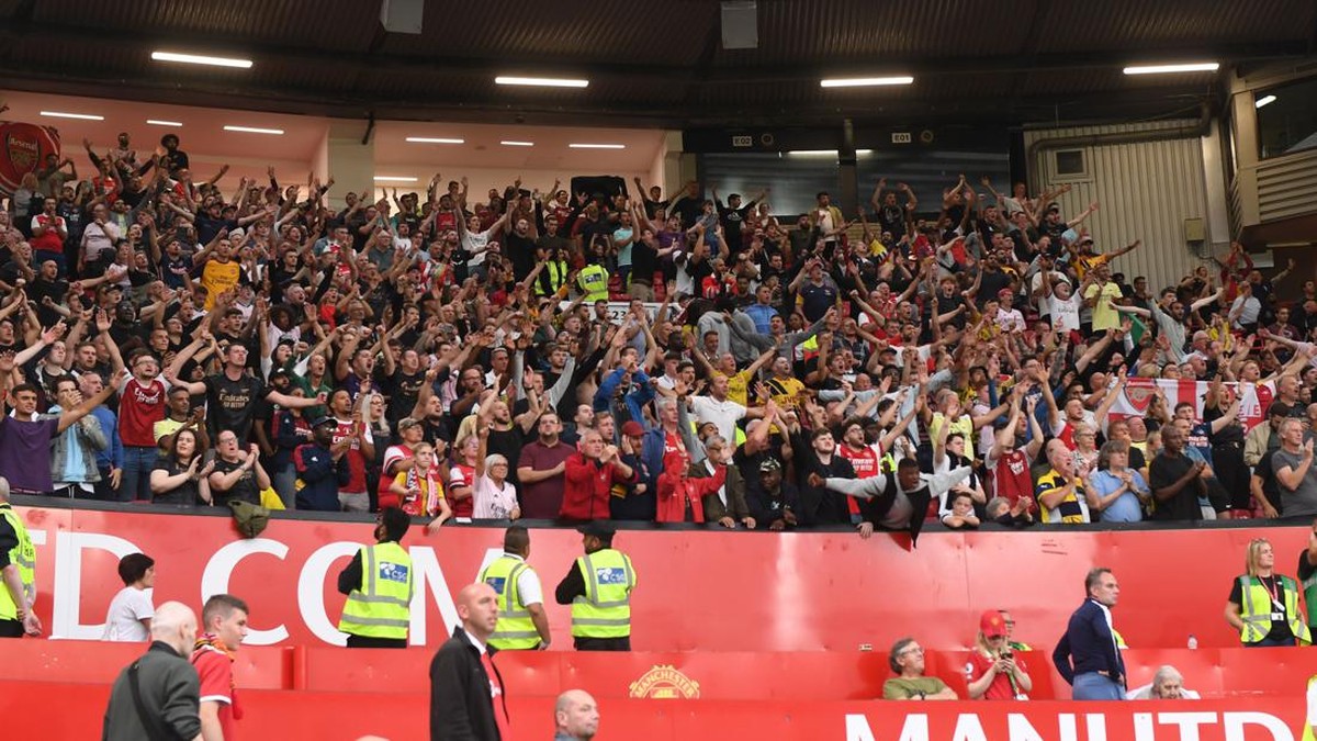 Fans Arsenal di Old Trafford. (Foto: Arsenal FC via Getty Images/Stuart MacFarlane)