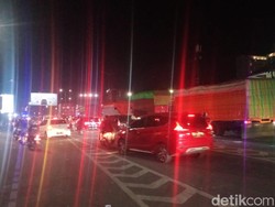 Polisi Buka Blokade Jalan Depan UNM Makassar, Lalin Berangsur Normal