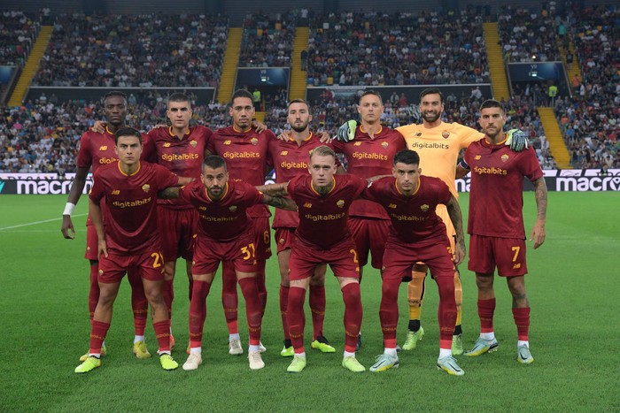 UDINE, ITALY - SEPTEMBER 04: Tammy Abraham of AS Roma injured during the Serie A match between Udinese Calcio and AS Roma at Dacia Arena on September 04, 2022 in Udine, Italy. (Photo by Emmanuele Ciancaglini/Getty Images)