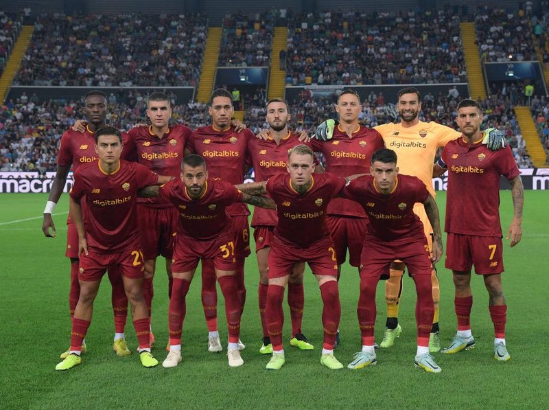 UDINE, ITALY - SEPTEMBER 04: Tammy Abraham of AS Roma injured during the Serie A match between Udinese Calcio and AS Roma at Dacia Arena on September 04, 2022 in Udine, Italy. (Photo by Emmanuele Ciancaglini/Getty Images)