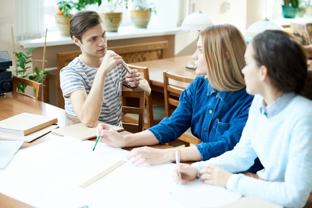 Keberanian serta kepribadian yang kuat mendasari kamu yang gemar berbicara blak-blakan.