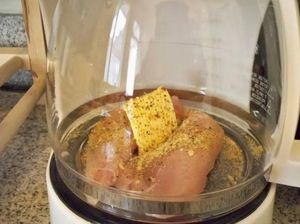 Berhemat Saat Dinas Kerja, Pria Ini Masak Ayam Pakai Teko di Hotel Berhemat Saat Dinas Kerja, Pria Ini Masak Ayam Pakai Teko di Hotel