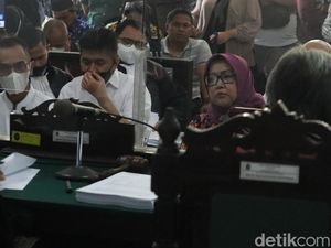 Jaksa KPK Ngotot Tuntut Ade Yasin 3 Tahun Penjara Jaksa KPK Ngotot Tuntut Ade Yasin 3 Tahun Penjara
