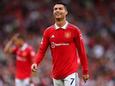 Senyum Cristiano Ronaldo yang Kembali Jadi Pemain Pengganti