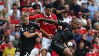 Potensi ancaman CR7 membuat para pemain Arsenal tak mau ambil risiko. Foto: Manchester United via Getty Imag/Tom Purslow  