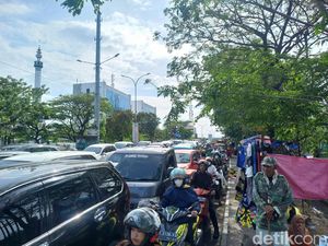 Satu Suara Mahasiswa hingga Ojol di Makassar Demo Tolak Kenaikan Harga BBM!