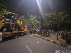 Sudah 7 Jam Mahasiswa UMI Makassar Demo Harga BBM-Tutup Jalan Urip Sumoharjo