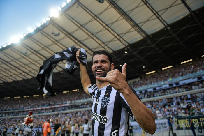 BELO HORIZONTE, BRAZIL - NOVEMBER 28: Diego Costa of Atletico MG celebrates after winning a match between Atletico MG and Fluminense as part of Brasileirao 2021 at Mineirao Stadium on November 28, 2021 in Belo Horizonte, Brazil. (Photo by Pedro Vilela/Getty Images)