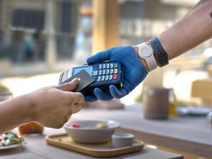 Diundang ke Acara Makan Keluarga, Pria Ini Kena Prank Suruh Bayar Semuanya!