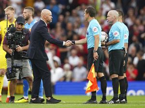 Ten Hag Akrab Banget sama Ofisial Keempat, Bikin Fans Arsenal Kesal
