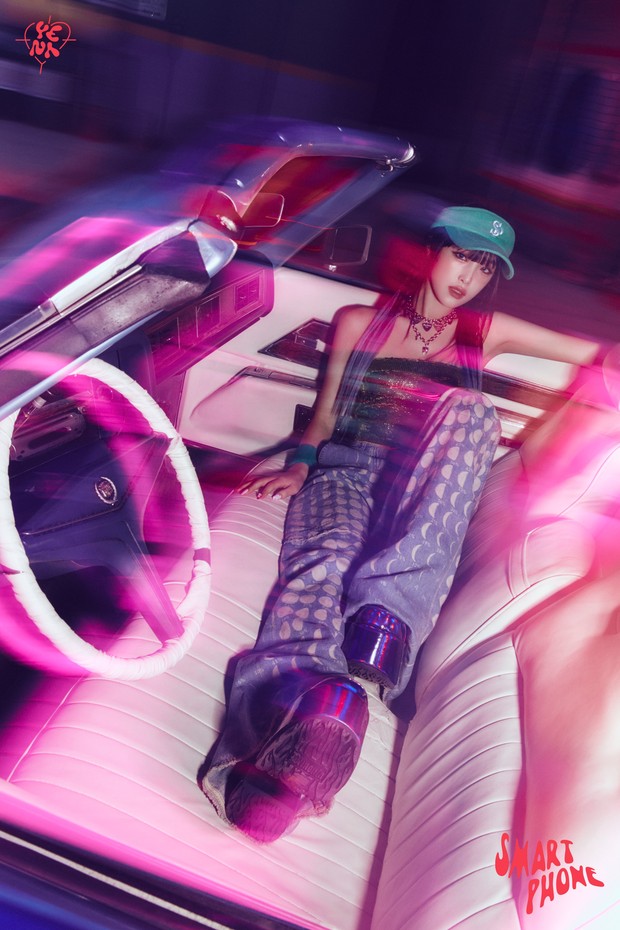 Foto konsep untuk comeback Smartphone / Foto : twitter.com/YENA_OFFICIAL Foto konsep untuk comeback Smartphone / Foto : twitter.com/YENA_OFFICIAL