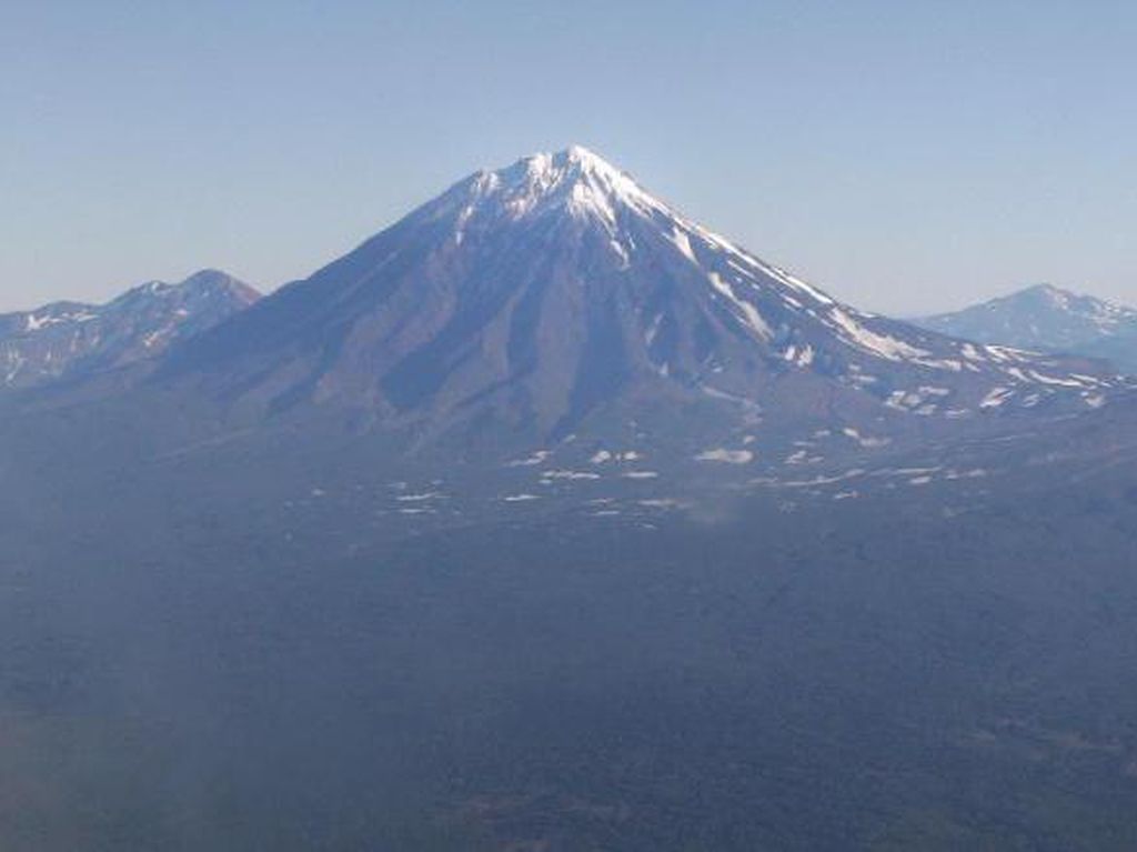 Ganas! 8 Orang Tewas dalam Ekspedisi Gunung Berapi Tertinggi Eurasia