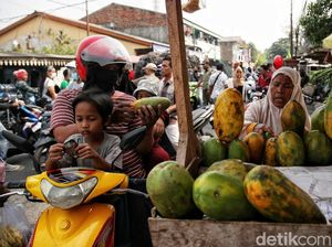 Suasana Pasar Sembako di Jakut Pascakenaikan Harga BBM