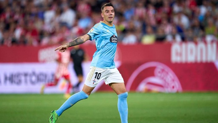 GIRONA, SPAIN - AUGUST 26: Iago Aspas of RC Celta gives instructions during the LaLiga Santander match between Girona FC and RC Celta at Montilivi Stadium on August 26, 2022 in Girona, Spain. (Photo by Alex Caparros/Getty Images)