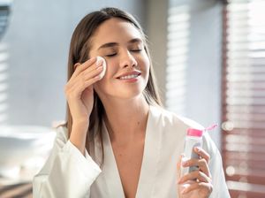 Beda Micellar Water dan Oil Cleanser, Pilih Mana untuk Kulit Berjerawat? Beda Micellar Water dan Oil Cleanser, Pilih Mana untuk Kulit Berjerawat?