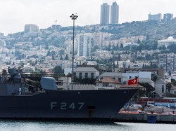 Lagi Hangat-hangatnya, Kapal Perang Turki Berlabuh di Israel