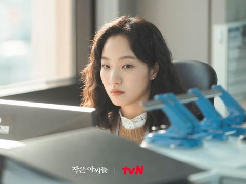 Kim Go Eun sebagai Oh In Ju di Little Women