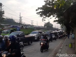 Kecelakaan 2 Dump Truk, Jalan Pantura Semarang Macet hingga 2 Kilometer