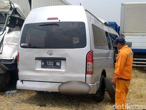 Minibus Maut Tewaskan 7 Orang di Tol Batang, Depan Remuk-Belakang Utuh