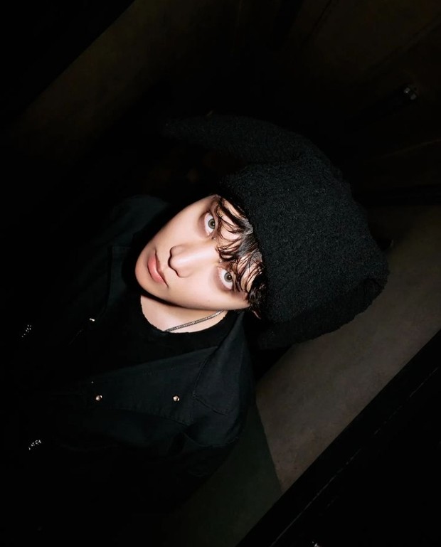 Konsep Foto J-Hope BTS dengan Nose Bridge Piercing / Foto : instagram.com Nose Bridge Piercing Trend