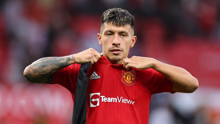 MANCHESTER, ENGLAND - SEPTEMBER 04: Lisandro Martinez of Manchester United  during the Premier League match between Manchester United and Arsenal FC at Old Trafford on September 4, 2022 in Manchester, United Kingdom. (Photo by Robbie Jay Barratt - AMA/Getty Images)
