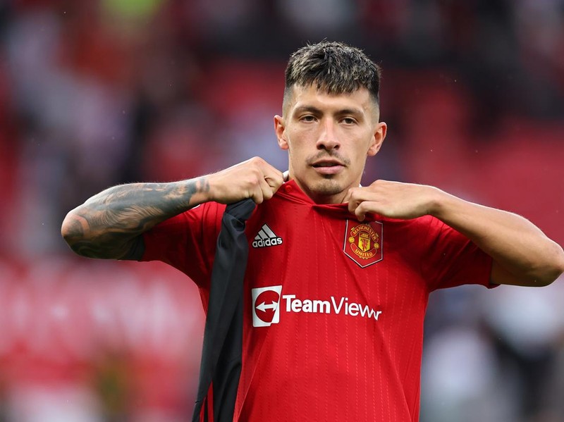 MANCHESTER, ENGLAND - SEPTEMBER 04: Lisandro Martinez of Manchester United  during the Premier League match between Manchester United and Arsenal FC at Old Trafford on September 4, 2022 in Manchester, United Kingdom. (Photo by Robbie Jay Barratt - AMA/Getty Images)