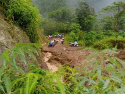 Satu Desa di Sidrap Terisolir Akibat Akses Jalan Tertimbun Longsor