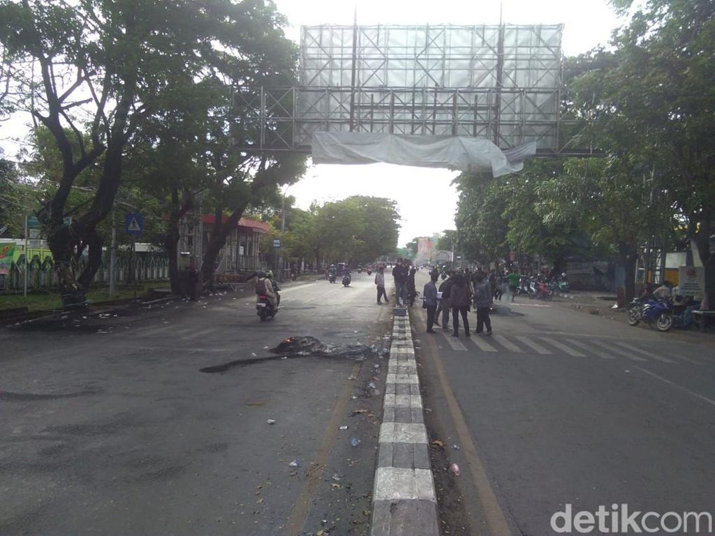Demo Mahasiswa UIN di Jalan Alauddin Makassar Bubar, Lalin Kembali Normal